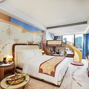 Mandarin River Themed Room King